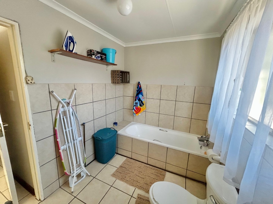 2 Bedroom Property for Sale in Langenhovenpark Free State
